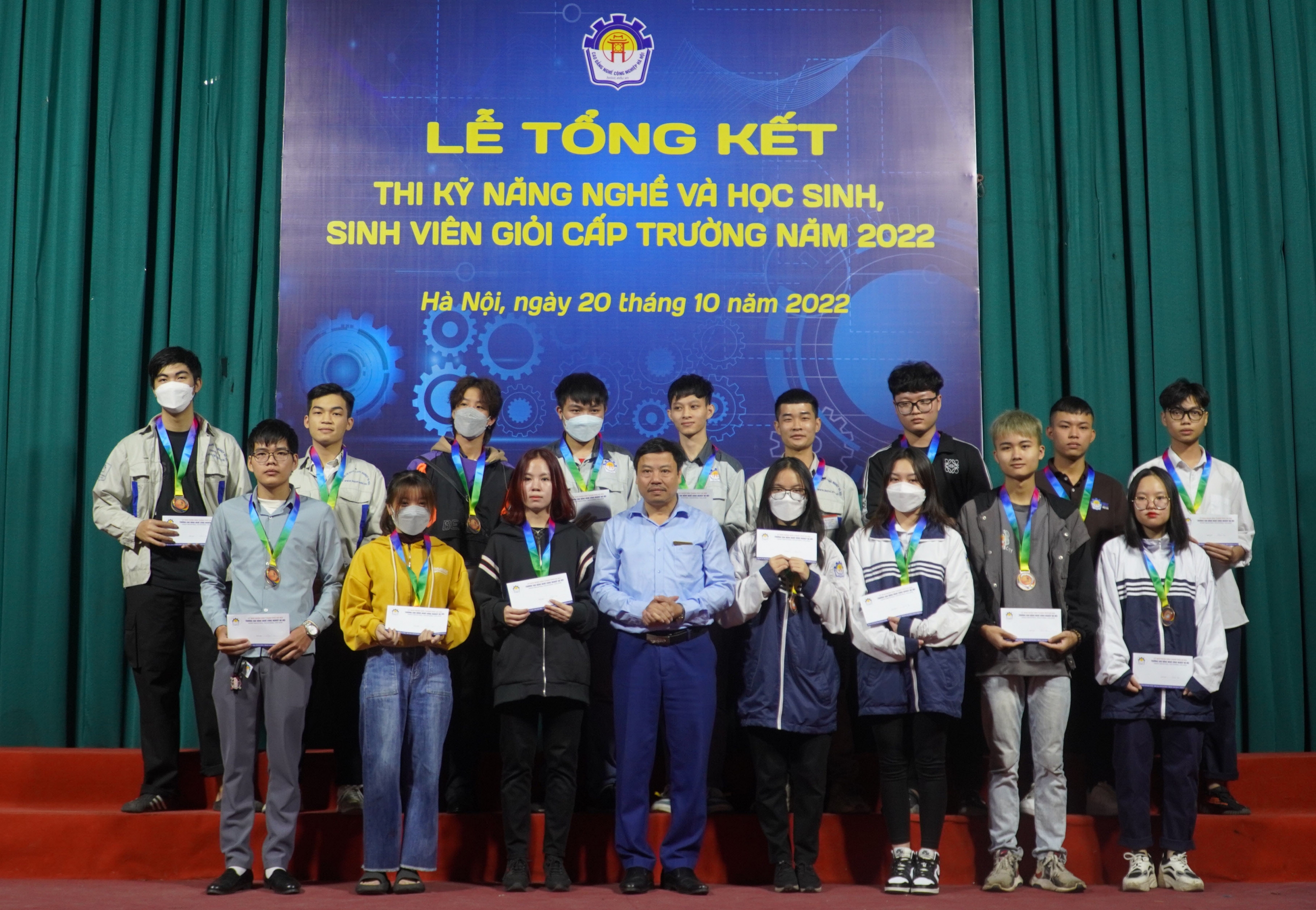 Lễ trao giải kỳ thi kỹ năng nghề và học sinh, sinh viên giỏi  cấp trường năm học 2021- 2022.